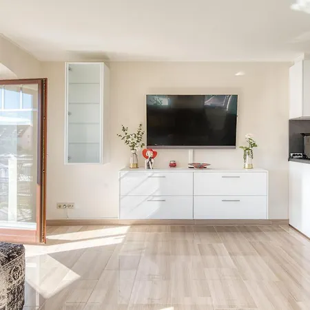 Cityflair Ueber Dem Yachthafen