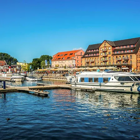 Cityflair Ueber Dem Yachthafen فارين