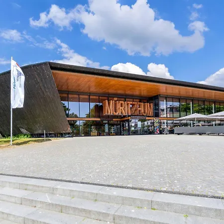 Cityflair Ueber Dem Yachthafen