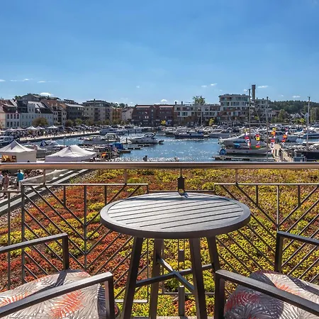 Cityflair Ueber Dem Yachthafen * فارين