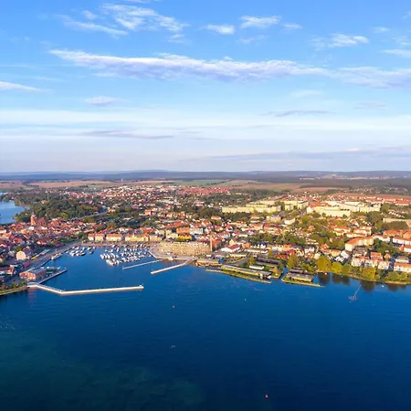 Cityflair Ueber Dem Yachthafen فارين